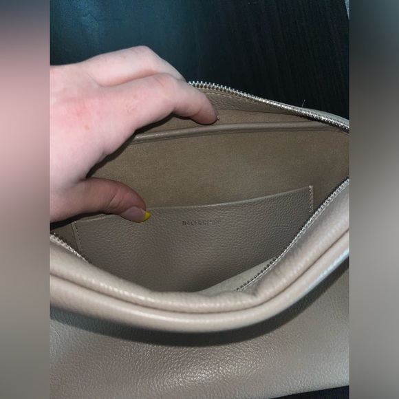 WOMEN'S EVERYDAY MEDIUM BALENCIAGA CAMERA BAG IN BEIGE - Picture 3 of 6